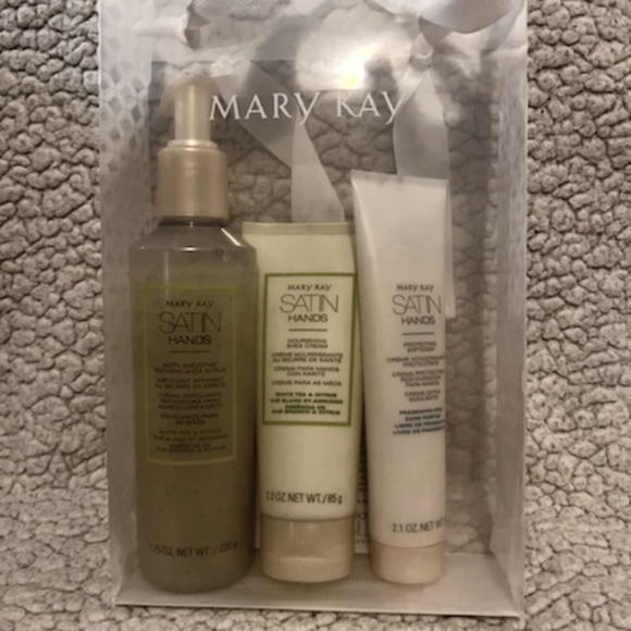 Satin hands Mary Kay - Picture 1 of 3